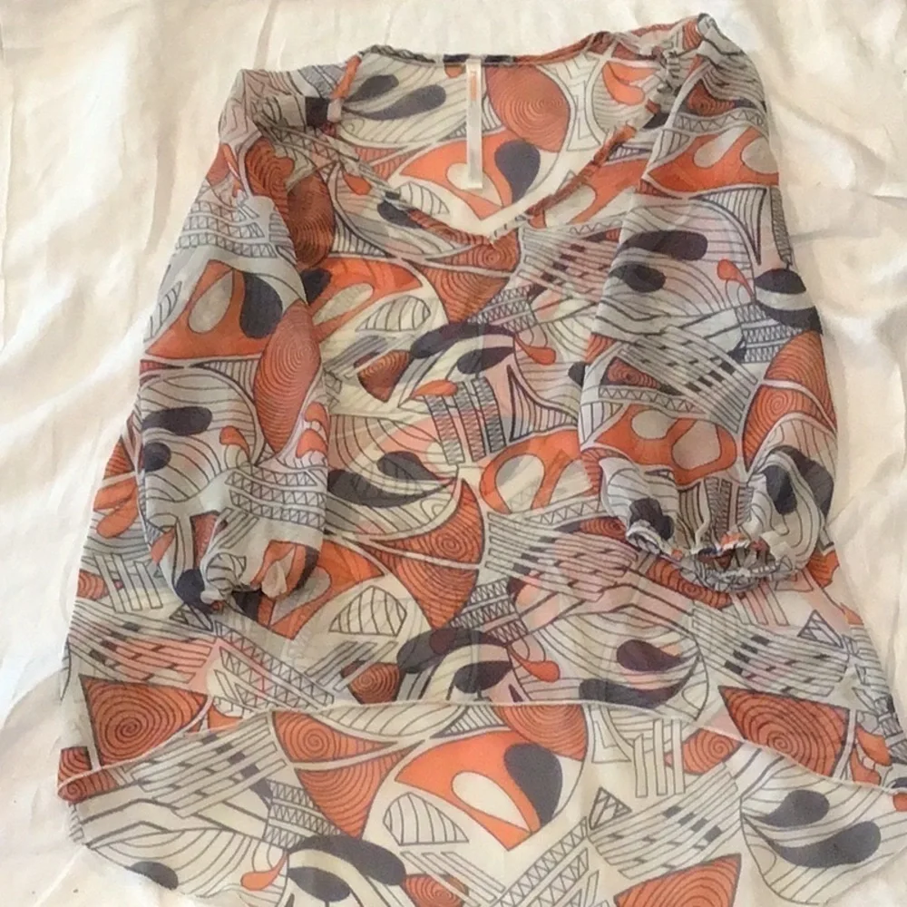 Renee C. Sheer Patterned Top Size Small - Picture 1 of 2